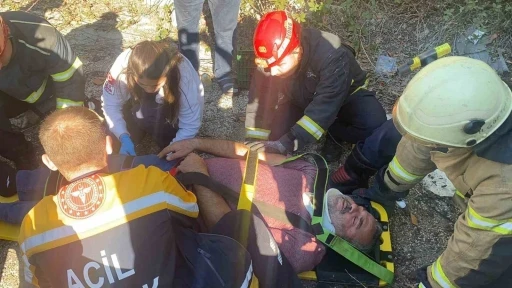 Bursa'da kontrolden &ccedil;ıkan tır devrildi