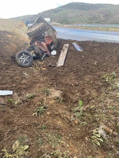 Kontrolden &ccedil;ıkan trakt&ouml;r şarampole yuvarlandı
