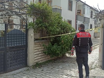 Konya'da 3.2 b&uuml;y&uuml;kl&uuml;ğ&uuml;ndeki depremin ardından 2 bina tahliye edildi