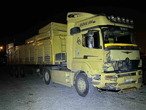 Konya&rsquo;da alkoll&uuml; s&uuml;r&uuml;c&uuml;n&uuml;n kullandığı tır dehşeti: 2 &ouml;l&uuml;, 2 yaralı
