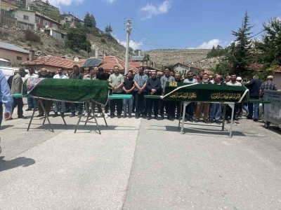 Konya&rsquo;da ev yangınında hayatını kaybeden yaşlı &ccedil;ifte veda
