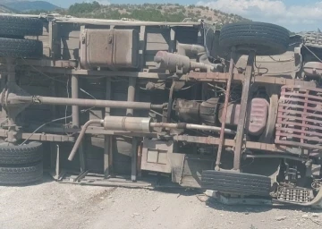 Konya&rsquo;da kamyonet devrildi: 2 yaralı
