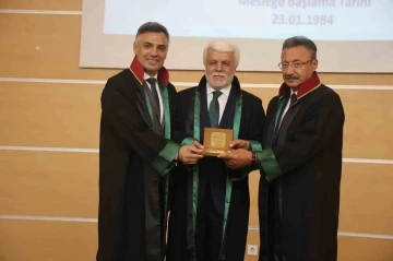 Konya&rsquo;da meslekte 40 ve 50. yılını dolduran avukatlara plaket verildi
