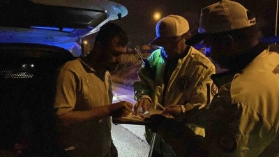 Konya&rsquo;da polislerden 50 kilometre ka&ccedil;an alkoll&uuml; s&uuml;r&uuml;c&uuml;: "G&ouml;ren duyan olmasın, rezil olmayalım"
