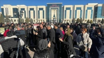 Konya'da barınakta k&ouml;peği eziyet ederek &ouml;ld&uuml;ren sanıklara 1 yıl 3'er ay hapis cezası