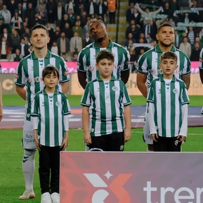 Konyaspor, kazada &ouml;len Mevl&uuml;t &ouml;ğretmenin &ccedil;ocuklarına verdiği s&ouml;z&uuml; yerine getirdi