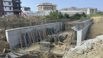 K&ouml;pr&uuml; inşaatında d&uuml;şen iş&ccedil;i ağır yaralandı