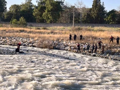 K&ouml;pr&uuml;den d&uuml;şerek akıntıya kapılan &ccedil;ocuk hayatını kaybetti