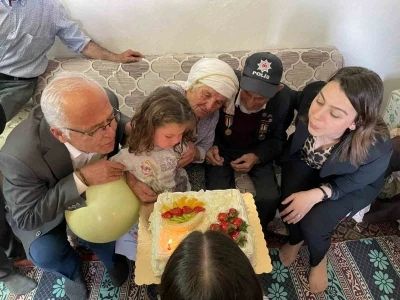 Kore Gazisine 95&rsquo;inci yaş g&uuml;n&uuml; kutlaması
