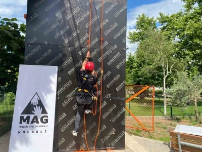 K&ouml;rfez&rsquo;de deprem eğitimi: Yalova ve Bursa&rsquo;dan g&ouml;n&uuml;ll&uuml;ler katıldı