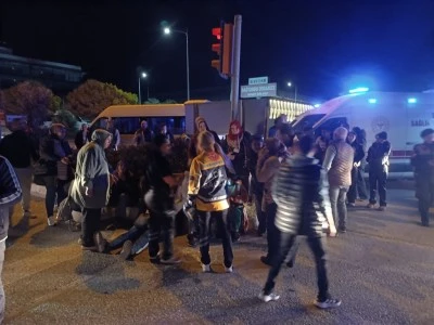 Korkun&ccedil; kazada 13 iş&ccedil;i yaralandı