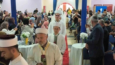 Kornalar hafızlar i&ccedil;in &ccedil;aldı: Anamur&rsquo;da 15 &ouml;ğrenciye icazet
