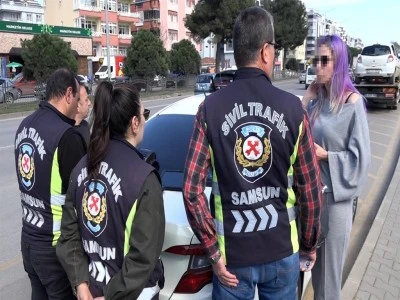 Korsan kadın taksici yakalandı 