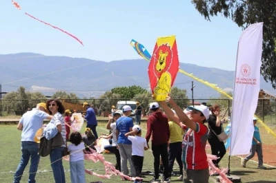 K&ouml;şk&rsquo;teki u&ccedil;urtma şenliğinde &ccedil;ocuklar doyasıya eğlendi
