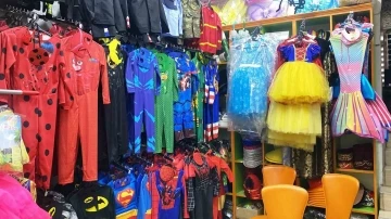 Kost&uuml;mc&uuml;lerde 23 Nisan &Ccedil;ocuk Bayramı mesaisi
