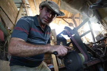 Kovboy bı&ccedil;ak&ccedil;ının &uuml;nl&uuml; akt&ouml;rleri aratmayan reklam filmi ilgi odağı oldu
