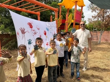 K&ouml;y okulunu sanat at&ouml;lyesine &ccedil;evirdiler
