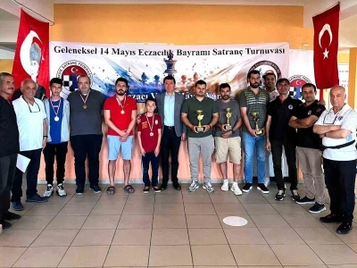 K&ouml;yceğiz&rsquo;deki Satran&ccedil; Turnuvası, kıyasıya m&uuml;cadeleye sahne oldu
