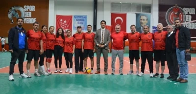 K&ouml;yceğizli ve Seydikemerli y&ouml;neticiler spor m&uuml;sabakalarında buluştu
