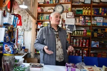 K&ouml;ydeki &ccedil;ocukların bakkal amcası
