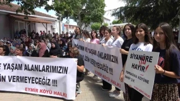 K&ouml;yl&uuml;lerden altın madenine karşı pankartlı, sloganlı eylem