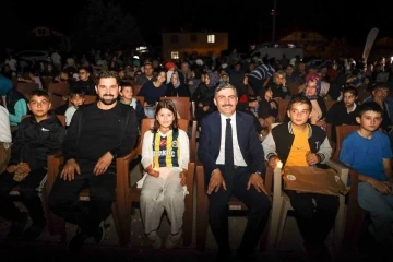 K&ouml;y&uuml;mde a&ccedil;ık hava sinema g&ouml;sterisi yapıldı
