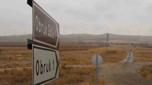 K&ouml;y&uuml;n girişinin ters y&ouml;nde olmasını eleştiren muhtar isyan etti
