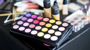 Kozmetik sekt&ouml;r&uuml; t&uuml;keticiler i&ccedil;in "okuryazar kılavuzu" hazırlıyor