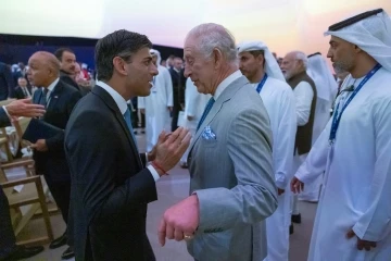 Kral Charles, Yunanistan bayraklı kravatı ile g&uuml;ndem oldu
