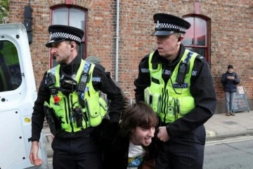 Kral Charles'a yumurta fırlatan &ouml;ğrenciye yumurta yasağı