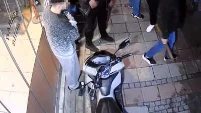 Kuaf&ouml;r d&uuml;kkanına baltalı saldırı 