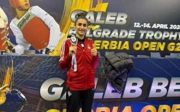 Bursalı tekvandocu K&uuml;bra İlg&uuml;n Sırbistan'dan g&uuml;m&uuml;ş madalya ile d&ouml;nd&uuml;