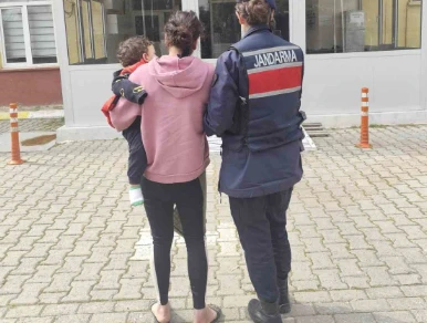 Kucağında bebeğiyle hapse girdi
