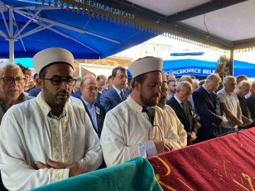 K&uuml;&ccedil;&uuml;k&ccedil;ekmece Belediye Başkanı &Ccedil;ebi&rsquo;nin annesi son yolculuğuna uğurlandı
