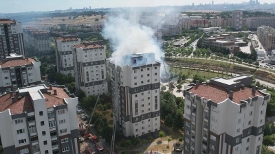K&uuml;&ccedil;&uuml;k&ccedil;ekmece'de 11 katlı binada &ccedil;ıkan yangın s&ouml;nd&uuml;r&uuml;ld&uuml;; 12 kişi hastaneye kaldırıldı 