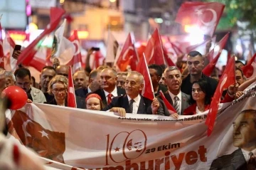 K&uuml;&ccedil;&uuml;k&ccedil;ekmece&rsquo;de Cumhuriyet&rsquo;in 100. yılı coşkuyla kutlandı
