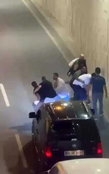 K&uuml;&ccedil;&uuml;k&ccedil;ekmece&rsquo;de derbi sonrası taraftar kavgası
