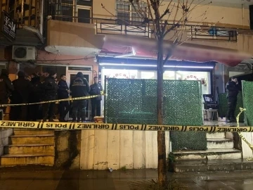 K&uuml;&ccedil;&uuml;k&ccedil;ekmece&rsquo;de kıraathanede silahlı kavga: 1 ağır yaralı
