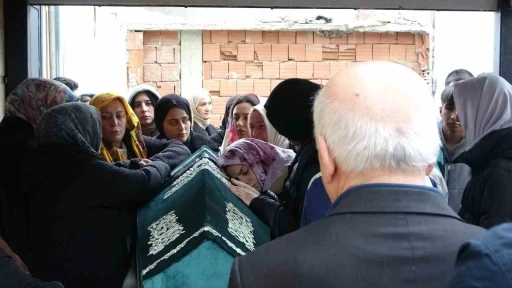 K&uuml;&ccedil;&uuml;k&ccedil;ekmece&rsquo;de maganda kurşunuyla hayatını kaybeden gen&ccedil; toprağa verildi
