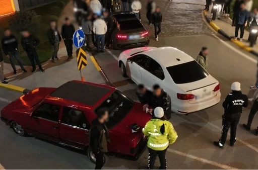 K&uuml;&ccedil;&uuml;k&ccedil;ekmece&rsquo;de modifiye denetimi: 40 ara&ccedil; trafikten men edildi
