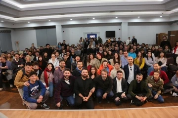 K&uuml;&ccedil;&uuml;k&ccedil;ekmece&rsquo;de sinemaseverlerden Zeki Demirkubuz&rsquo;a b&uuml;y&uuml;k ilgi
