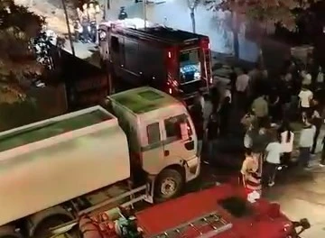 K&uuml;&ccedil;&uuml;k&ccedil;ekmece'de yıkım sırasında bina &ccedil;&ouml;kt&uuml;; 2 kişi yaralandı