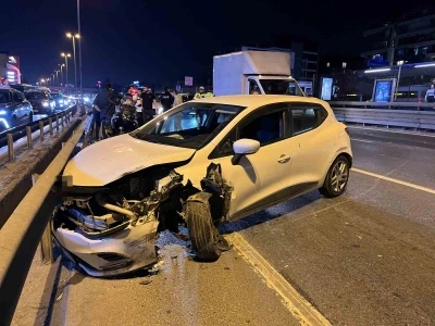 K&uuml;&ccedil;&uuml;k&ccedil;ekmece E-5&rsquo;te alkoll&uuml; s&uuml;r&uuml;c&uuml; zincirleme kazaya neden oldu
