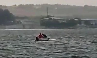 K&uuml;&ccedil;&uuml;k&ccedil;ekmece G&ouml;l&uuml;'nde alabora olan kayıktakiler kurtarıldı