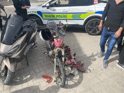 Kula&rsquo;da otomobil ile motosiklet &ccedil;arpıştı: 1 yaralı
