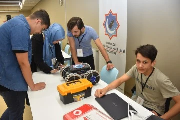 K&uuml;lt&uuml;r Okulları  Robolution'24 yarışmasına b&uuml;y&uuml;k ilgi