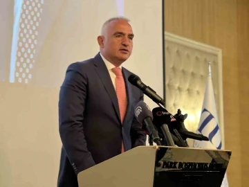 K&uuml;lt&uuml;r ve Turizm Bakanı Ersoy: "Yaşanan olumsuzluklara rağmen 2023 yılı 56 milyar dolar gelir hedefimizi koruyoruz"

