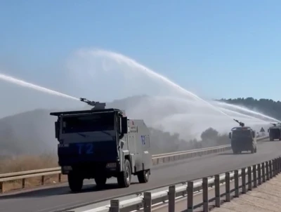 Kumluca'daki orman yangınında TOMA&rsquo;lar  da destek verdi