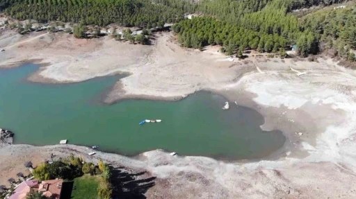 Kuraklığın vurduğu Ula G&ouml;leti kurumak &uuml;zere