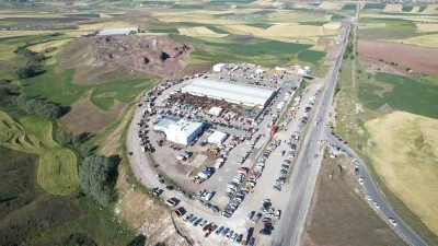 Kurban pazarındaki yoğunluk havadan g&ouml;r&uuml;nt&uuml;lendi